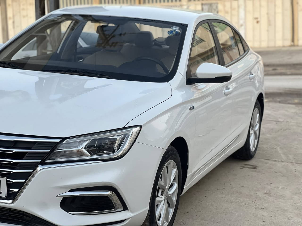 السلام عليكم...
للبيع...نقد فقط  اعتذر عن الاقساط 
بسعر 115$
Mg5 2025
رقم اربيل
شرط التحويل والغرامات 
ضمان الشركة 200 الف او 6 سنوات 
✅محرك1500
✅كير اتوماتيك بدون اي عيب مال بيت"
 ✅سياره جديده شرط برغي ما ناقصها 💯
ماشية 30 الف 
مكان السياره صلاح الدين (سامراء )
للاستفسار 
***********
