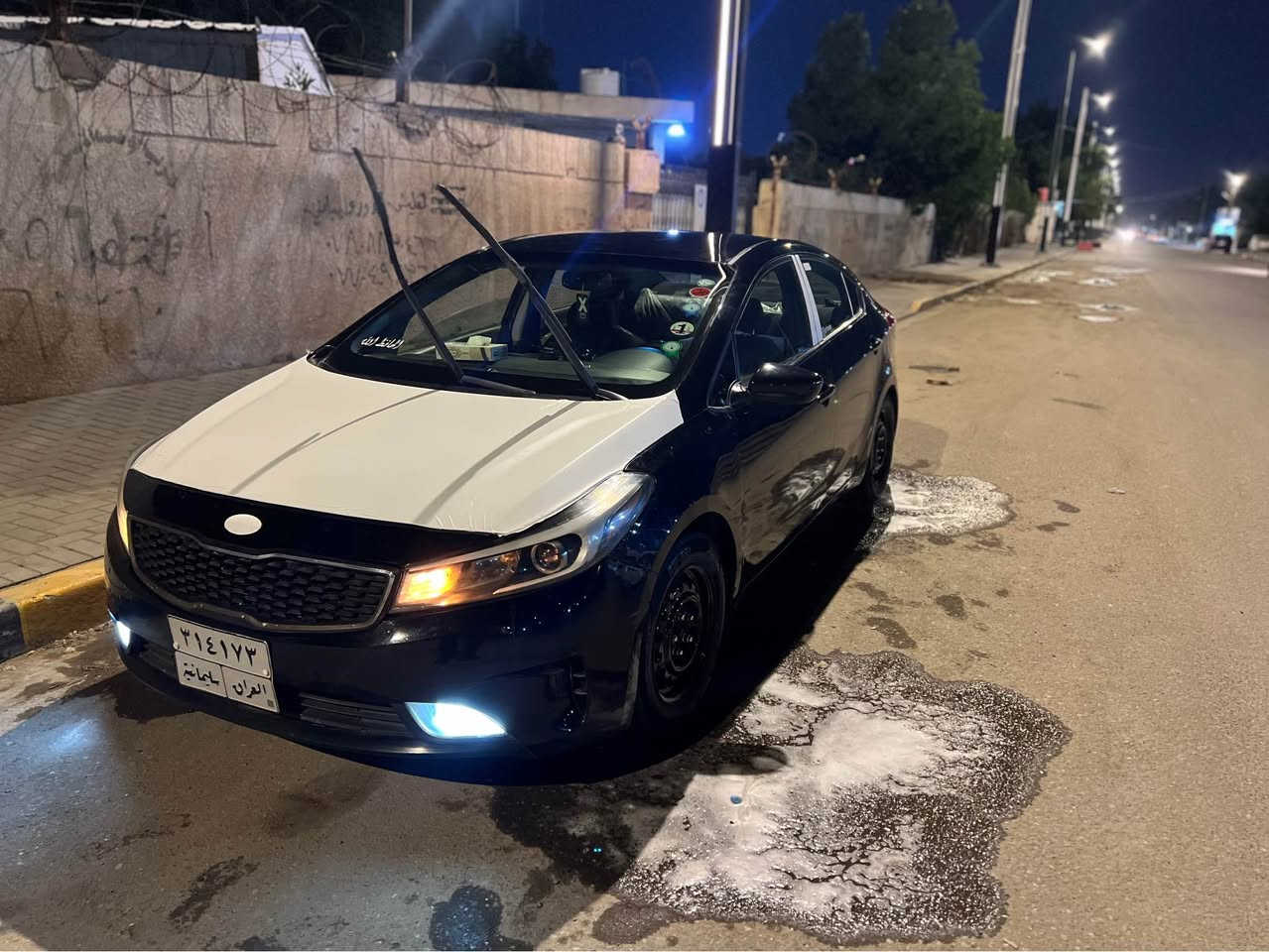 📣 سيارة للبيع او مراوس: كيا فورتي 2018
 الموديل: كيا فورتي 2018 (Kia Forte).
 المحرك: 2000 دوش (DOHC).
 اللون الخارجي: أسود ملكي.
 اللون الداخلي: رمادي بحالة ممتازة.
 العداد (المسافة المقطوعة): 160 ألف مايل.
 ناقل الحركة: كير آيتم.
🛠️ حالة البودي والضرر (للأمانة):
 البنيد: مبدل نفس اللون (بدون ايرباك، الأيرباكات كلها سليمة وسستم).
 الصبغ: صبغ جاملغ خلفي فقط.
💡 الإضافات والمواصفات:
 منظومة إضاءة زنون كاملة (عدسة + عالي + بلاجكتور).
 السيارة جاهزة من كل النواحي ومكفولة من النقص.
📍 المكان والسعر:
 الموقع: البصرة - التنومة (الأكوات).
 السعر المطلوب: 10,500$ (دفتر و5 أوراق).
📞 للتواصل والاستفسار:
يرجى الاتصال مباشرة على الرقم: *********** البصرة, العراق
