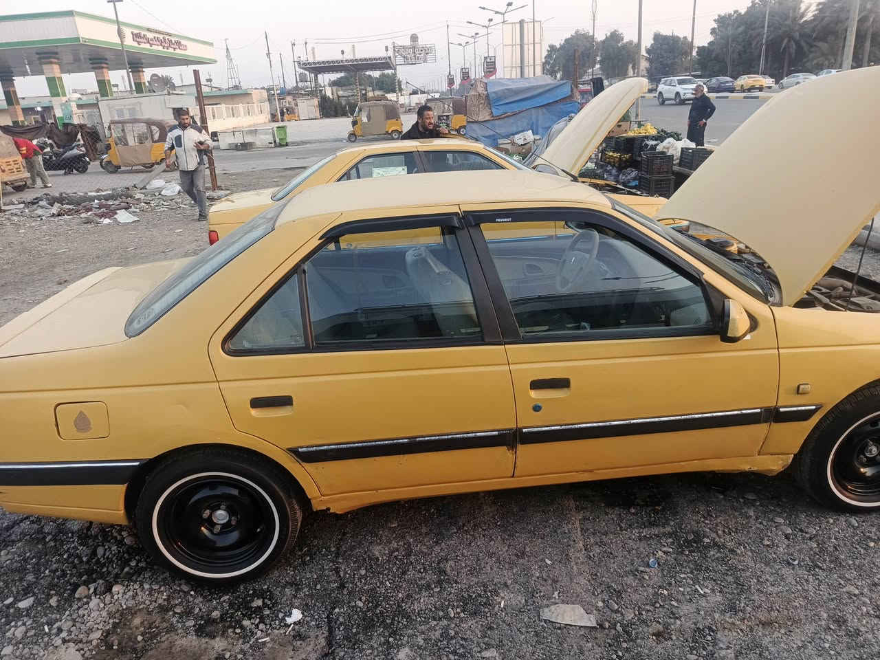 سلام عليكم ورحمة الله
للبيع بيجو لميس موديل2015سيارة حلوة ماناقصها شي كير محرك ضمان 

بيها طخات خفيفة ومعمرهن محددهن بل حمر مداور ثاني يوم أروح وياك أصفر هيئة وغرامات كبل عنوان بغداد سياحي حي النصر..... سعر /38/ رجائن لمو شراي لا يكسر بيها ❓***********
