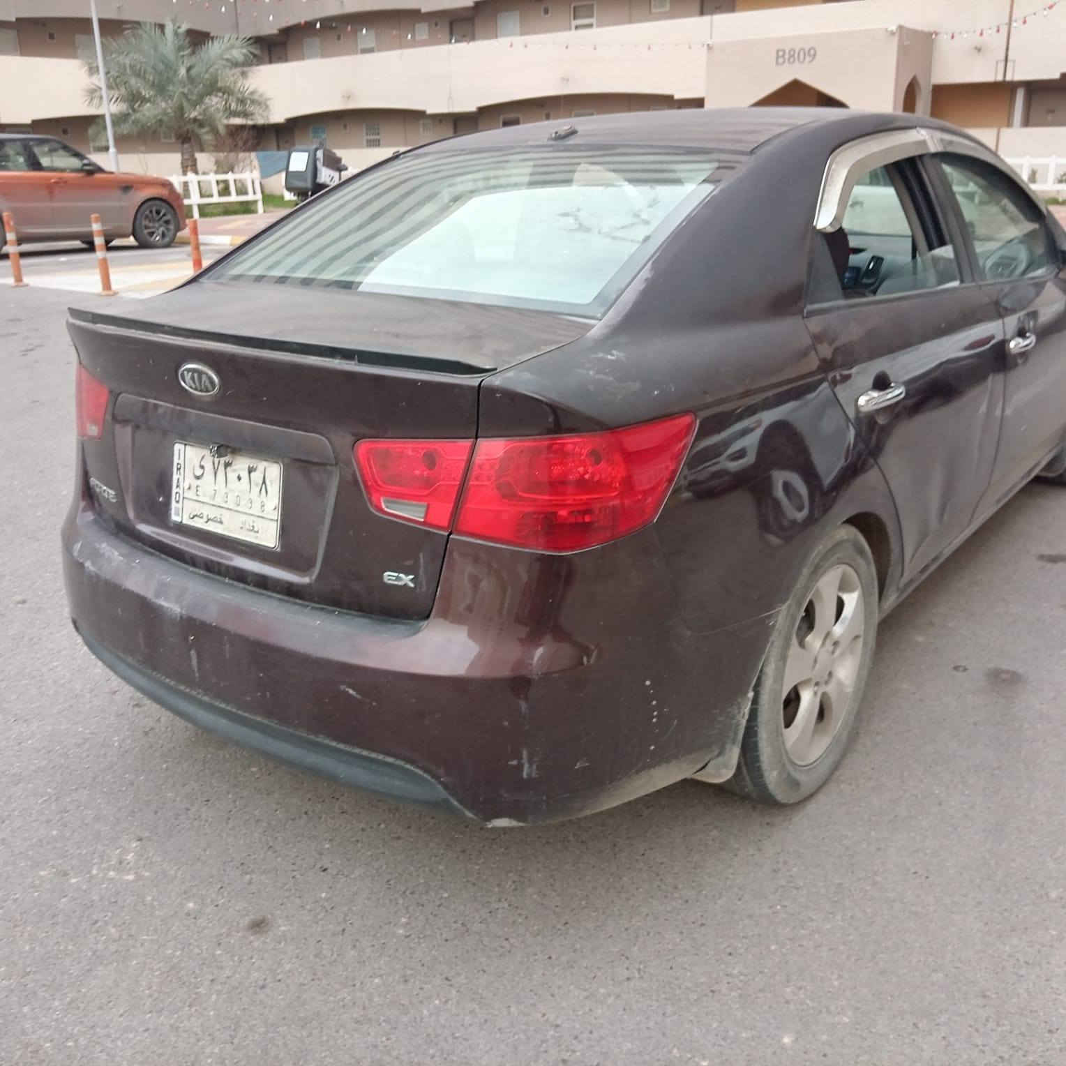 السلام و عليكم فورتي   موديل 2010 وارد امريكي فول عده بصمه ضربتها باب سايق بيه مكانات بارد سعر 85 وبيها مجال عنوان بغداد بسمايه رقم الهاتف ***********
