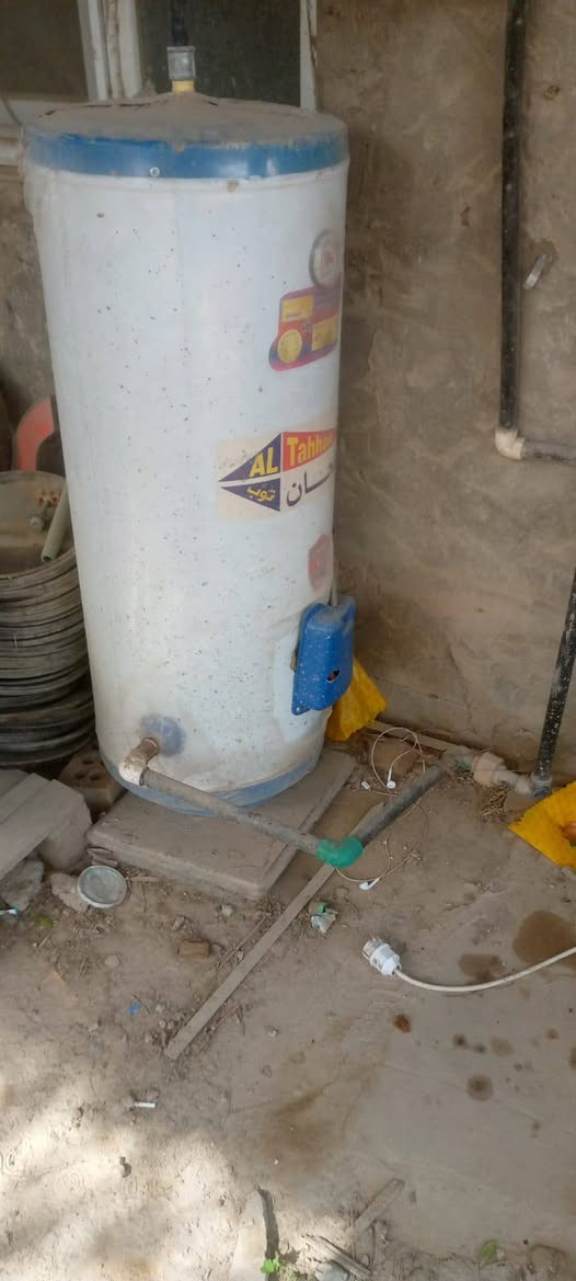 اغراض مطعم  للبيع اي استفسار انتصال

***********

***********
