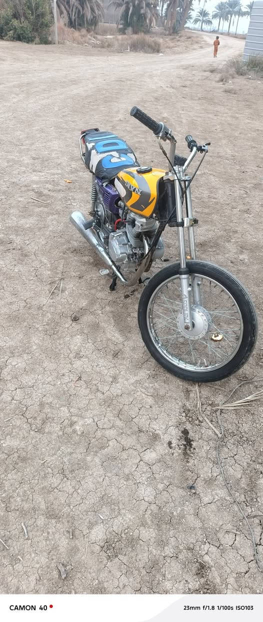 سلام عليكم دراجه نامه لبيع كلك ابيع كوم حديد دراجه بيه خيط دخان السعر 225وبيه مجال الشراي  خاص مفتوح أو اتصال *********** مكاني القاسم 🖐
