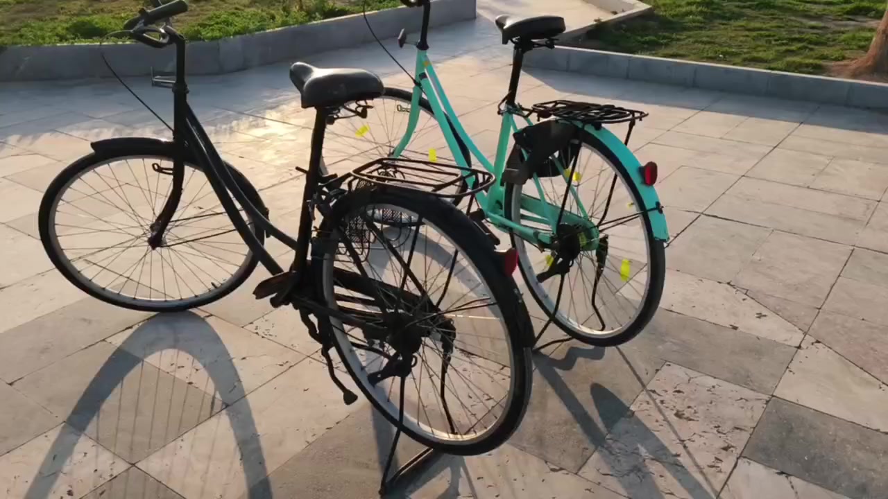 السلام عليكم بايسكلات للبيع صارلهن شهر من طالعات حاويه المكان ناصرية مركز  كلمن وسعره مو شراي لاتجي رقمي ***********
