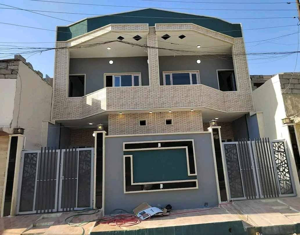 دارين للبيع في حي البكر كركوكلي خلف جامع الرؤف 
مساحه كل دار ١٠٠ متر طابق ونص يحتوي كل دار على 
كراج مطبخ استقبال وهول وغرفه نوم ومشتملات الطابق الثاني غرفه نوم وهول ومشتملات سعر الدار الواحد ١٢٠ م قابل للتفاوض للأستفسار مكتب قصر الأمراء للعقار الكائن في حي البكر شارع الكنيسة مقابل كنيسة تايتنك ***********# ***********# #عقارات_الموصل #حي_المشراق #حي_نور #حي_البكر #حي_نور #عقارات_نينوى #الشعب_الصيني_ماله_حل
