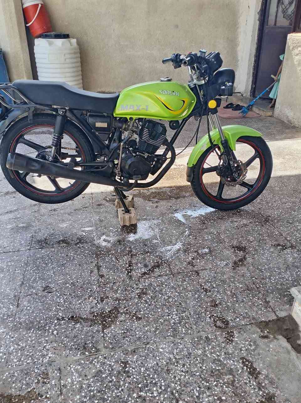 سلام عليكم للبيع موديل 24 5 كير وراق اصولي مكينه حجم 200 مامفتوحه عوزه جوزه وصفاحيات مال تانكي كهربايات كله شغاله بس جوزه وشغل وطلع سلف يشتغل سعر 400 وبيه مجال شي قليل مكاني بغداد جسر ديالى الجديد بلكرغوليه هاذا رقمي *********** ***********
