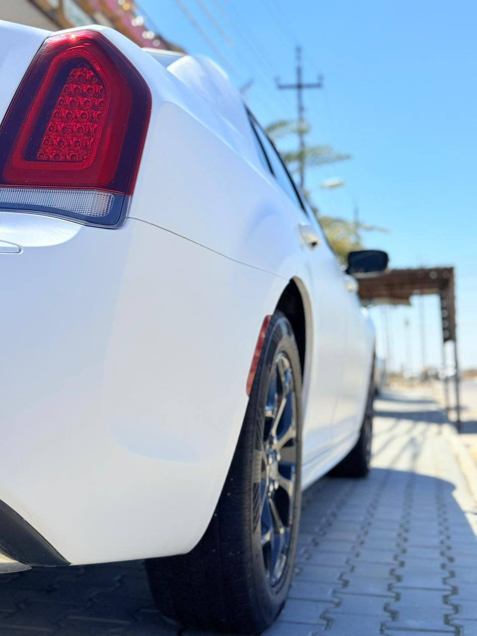 السلام عليكم 
كلايسر موديل 22 اصل 21 رقم بغداد الحادث موجود بالمنشور 
السيارة فول عده الفتحه شرط التحويل رقم بغداد 
السعر 200 وبيها مجال قليل مكان السياره ميسان مركز المدينة 
للاستفسار اكثر ***********
