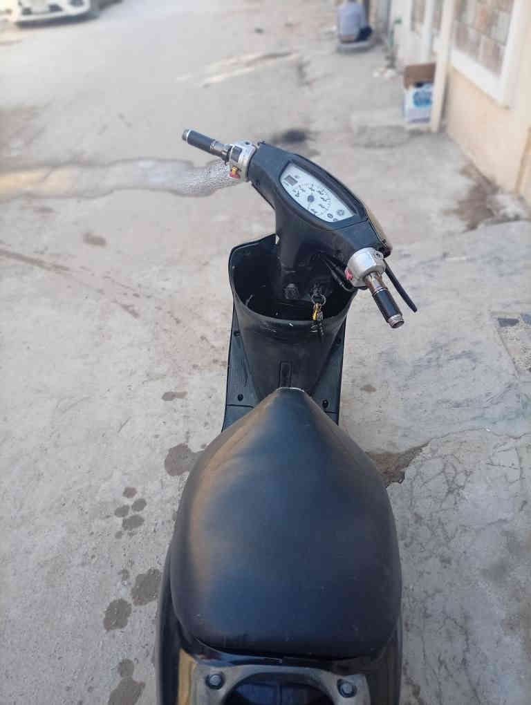 السلام عليكم عندي دراجه عصفوريه 60للبيع دراجه جاهزه من كلشي مكينه بلاد حته سلف مالتهه بلاد دراجه جاهزه من كلشي سلف هندر شغال كهربائيات شغاله فقط نقصهه كتف مال اشاره فقط والباقي جاهز دراجه نكره بكل وكت السعر 275وبيهه مجال بسيط المكان  بغداد الشعله خطيب الزراعي رقم الهاتف ***********
