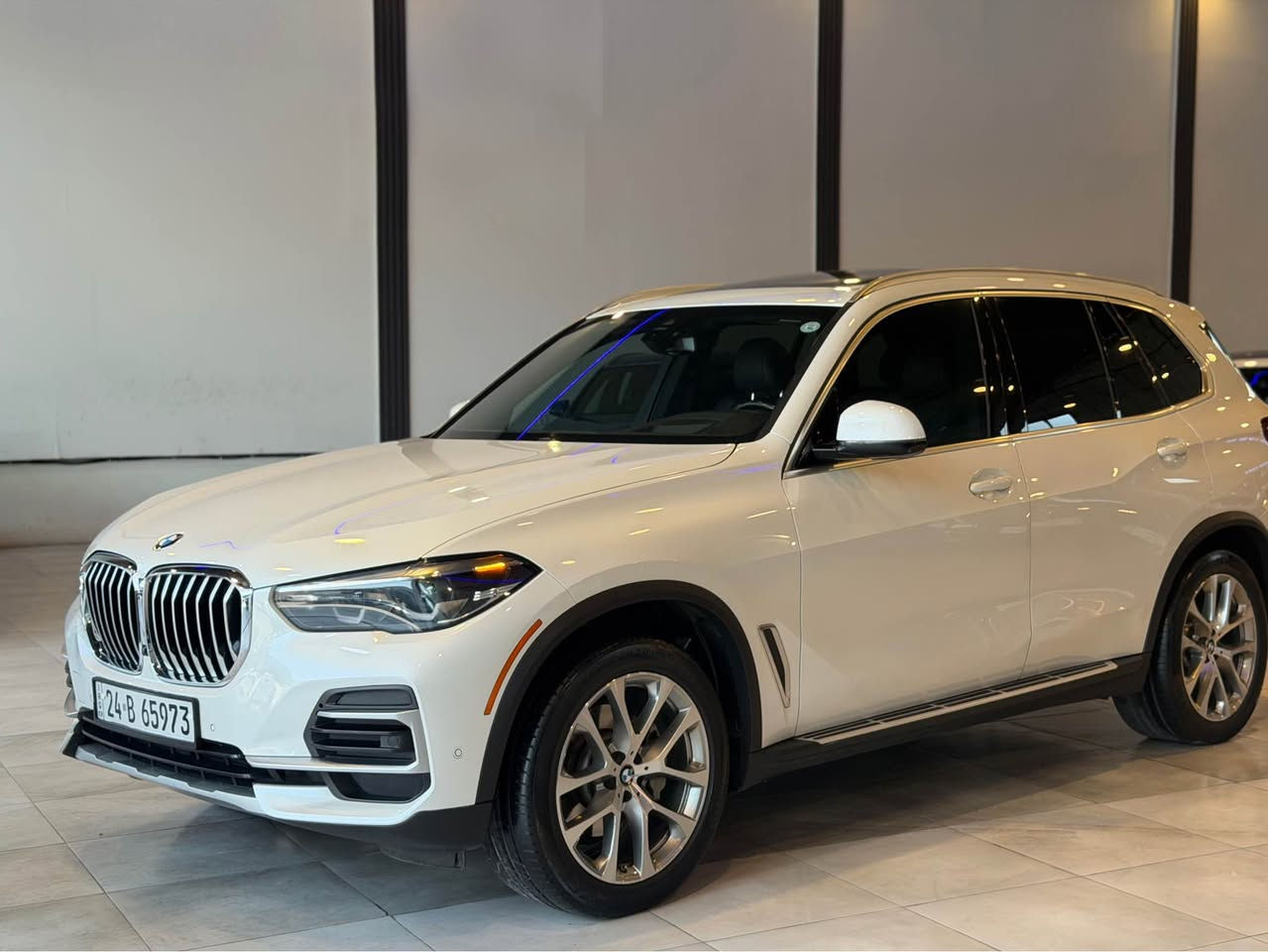 BMW X5 2023
كلين تايتل 
فول مواصفات 
لايتات ليد زينون متحرك 
حساس خلفي امامي 
رادار امامي جانبي خلفي 
بانوراما 
4*4
كشنات هيتر ميموري ديزانو 
تشغيل عن بعد 
شاشة كبير كاربلةي 
5 كاميرة 
داتاشو 
سيارة كلين تايتل بدون صبغ بدون حادث 
٣٩٣$
*********** وتس اب 
*********** أربيل, العراق
