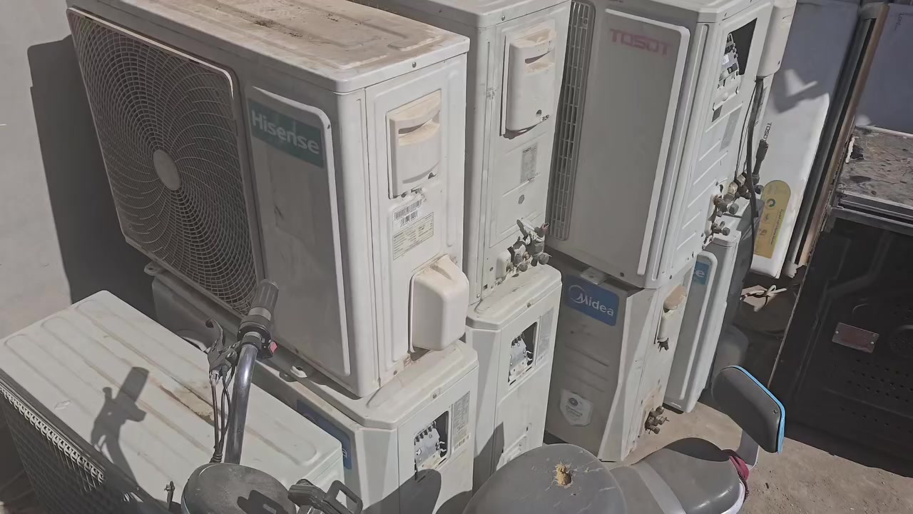 سلام عليكم سبالت البيع العدد ٢٠ الطنين ب ٢٠٠    ٣ طن عدد ٧  ال ٣ طن ب ٣٥٠ مكان بغداد ***********  توسوت اكري ميديه هايسز نوعيات حلوه
