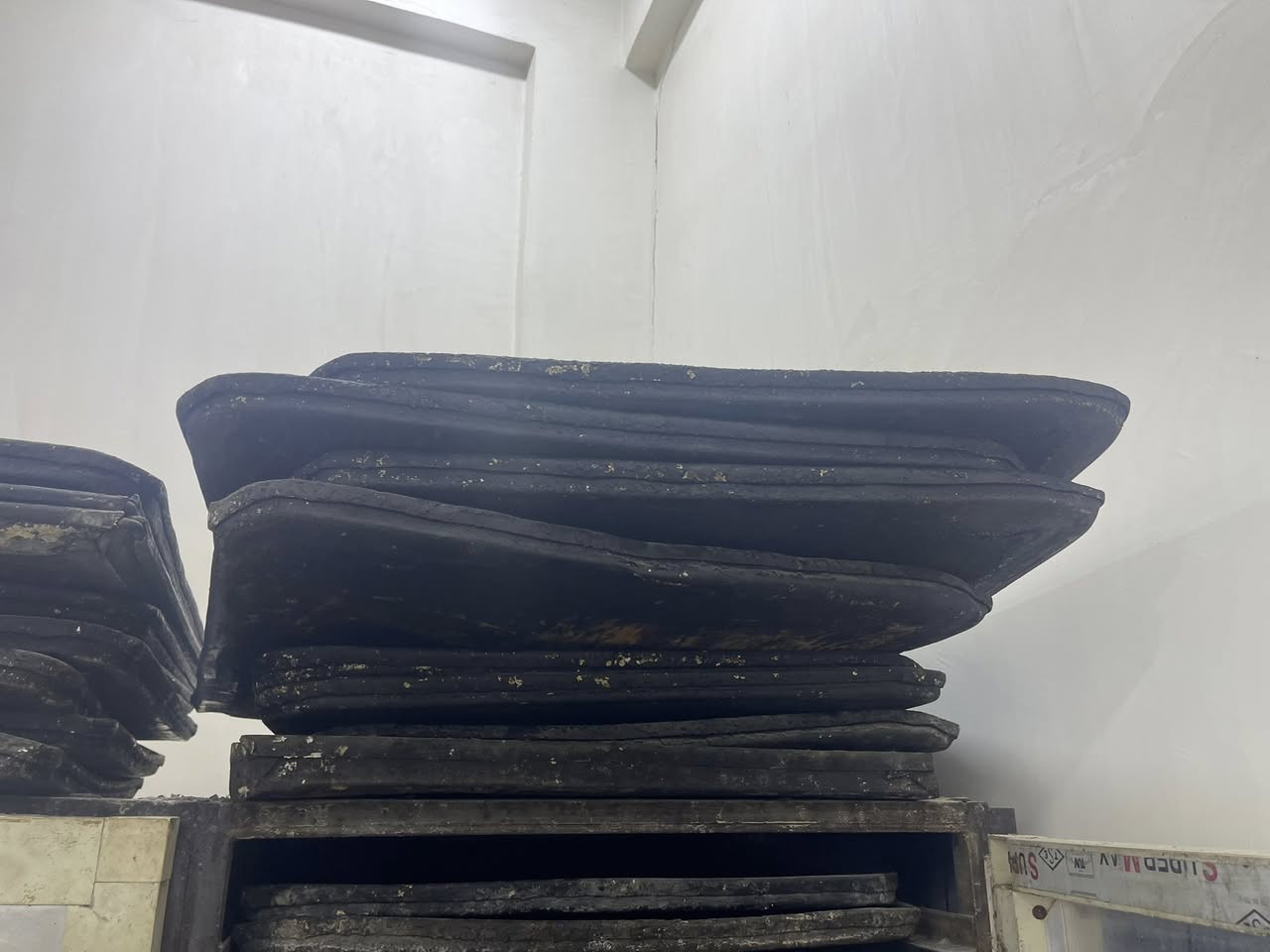 يوجود طاوليات صمون كهربائي عدد 36 عنوان الرمادي للبيع استفسار على رقم ***********
