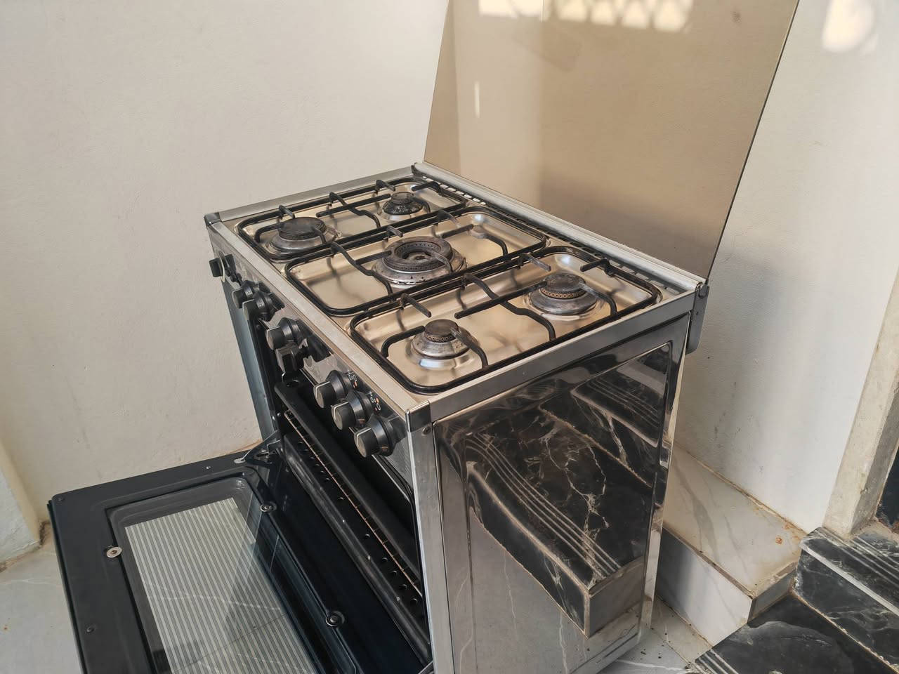 متاح طباخ غاز مصري ماركة تكنو كاز ابو ٥ عيون وكله شغال شواياته وفرنه اللي يعمل خطين الشوي به سوية ملحقاته كاملة فقط كهربائياته ملغية وكلشي واضح بالصور والفيديوهات للتواصل يرجى الدخول للخاص عنواني الملايين الاولى


**إذا كنت صاحب هذا الإعلان وتريد حذفه لأي سبب، رجاءا أرسل رسالة إلى الدعم الفني**