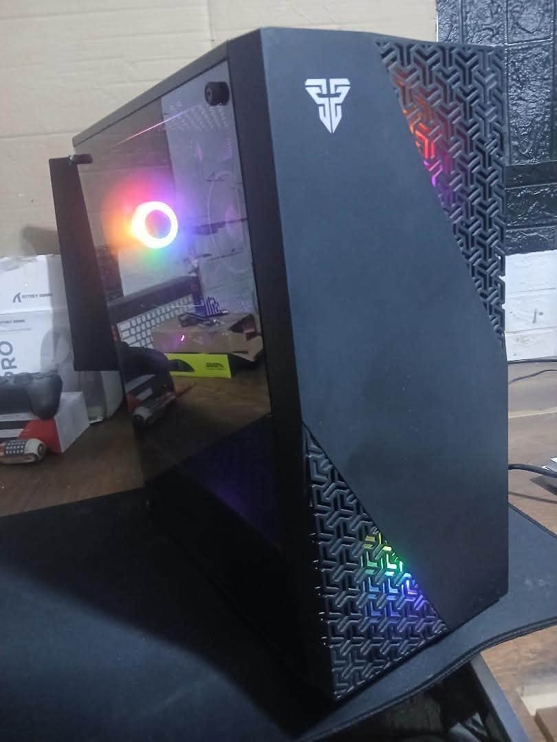 للبيع PC Gaming
🖥️ المواصفات:

• Motherboard: ASUS H510
• Processor: Intel Core i5 الجيل العاشر
• RAM: Crucial 16GB (2×8) DDR4 3200MHz
• HDD: 1TB
• SSD: 256GB
• GPU: ASUS RTX 3060 12GB
• Power Supply: FSP 700W
• Case: Fantech مع 4 فانات
• تبريد وتهوية ممتازة

🎮 مناسب للألعاب، الدراسة والشغل
💰 السعر: 800,000 دينار
🚚 يوجد توصيل لجميع محافظات العراق
📩 للاستفسار أو تجربة الجهاز راسلني خاص او واتساب ***********
