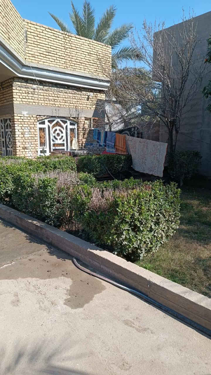 بيت للبيع مساحه 700متر ملك صرف مع أثاثه ومع شاطيه 500 متر ومع احواض سمك مع نخل مكتوم  حله سياحي جمعيات السعر 270 وبي مجال ***********
