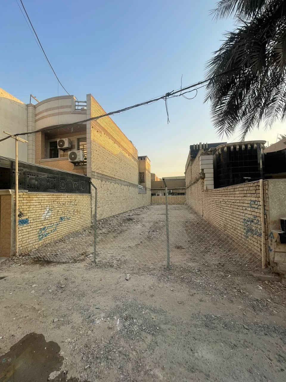 📢 أرض للبيع بسعر مناسب – من صاحب الأرض مباشرة
🔹 المساحة: 196 م²
🔹 الواجهة: 7 م
🔹 النزال: 28 م
🔹 الموقع: منطقة المعلمين – المربع الذهبي (موقع مميز وقريب من الخدمات)

✅ الأرض مناسبة للسكن أو الاستثمار
✅ السعر مناسب وقابل للتفاوض
✅ البيع مباشر من صاحب الأرض

📞 للاستفسار والاتصال: ***********
