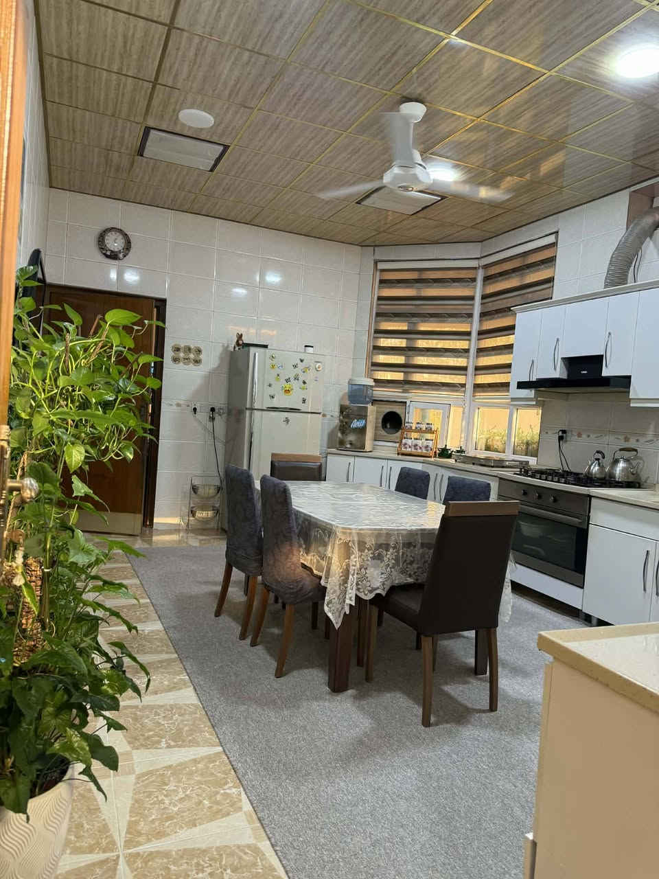 #دارطابوملك صرف
بأسم شخص واحد 👍🏻 بناء جديد نظيف جدا جدا 💯
   ٢٥٠ م  ركن  📌👍🏻على ٤ شوارع  مكان مميز قريب من مدارس
• شارع ٢٠
قريب من سايدين المرور القديم
، نظام كامرات
البيت للبيع او مراوس 👍🏻👍🏻

#طابقين
#مساحه ٢٥٠م واجهه ٢٥ * ١٠م .
#مواصفات
الطابق الارضي  

غرفتين نوم 🧱 استقبال 
مخزن
هول
• مطبخ
صحيات داخلي وخارجي غربي وشرقي 
درج داخلي وخارجي  كراج

ط 2
غرفة نوم
هول   مطبخ كبير    استقبال كبير -
صحيات

#الموقع
#كركوك #قادسية ثانية قريب من المرور القديم فرع المجمع الطبي

   للاستفسار    ***********
