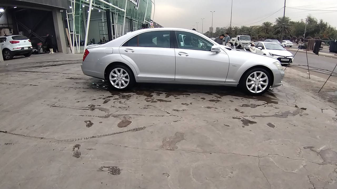 سلام عليكم مارسدس S350 خليجي كفاله موديل 2008عامه بدون صبغ بدون حادث فقط قبق جنطه مبدل ونفس لون سياره بانوراما كشنات جلد كهرباء حساسات خلفي امامي كامره بلاديه بيبان شفط مري شفط بردات بلاديه ملاحضه مكينه بيهه بدايت تبخير تريد تجفيت تريد مكينه يوكع من سعر السياره السعر ١٨٠ عنوان بغداد سبع البور *********** ***********  بدون مراوس فقط بيع
