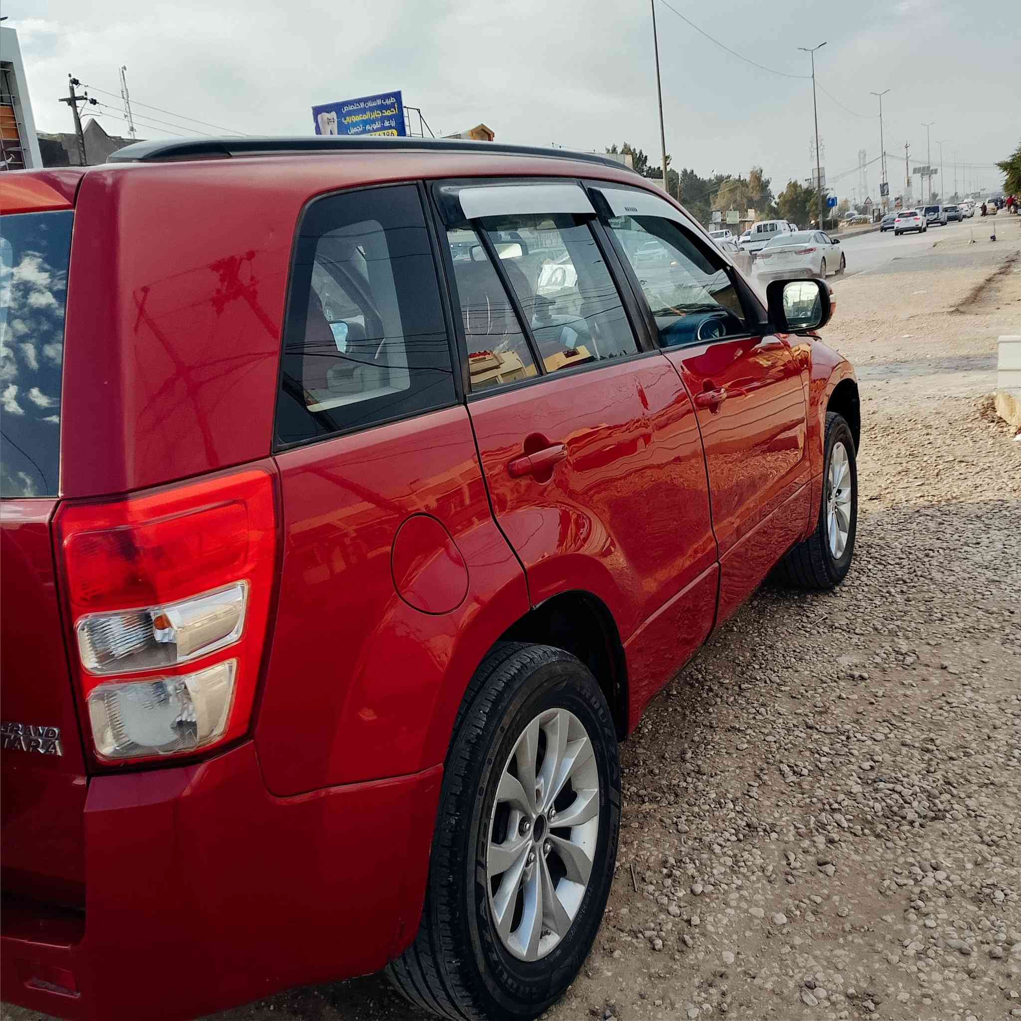 سازوكي فيتارا 2014 رقم بغداددولي بسمي مكينه 2400 مكفوله من الصبغ والضربه بيه بارد بالباب الخلفي فقط سياره جاهزه من كلشي مابيه اي نقص السعر113موبايل ***********مكاني بابل
