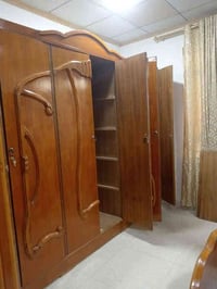 ست أبواب • خشب ثقيل • وادي حجر