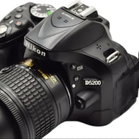 🔴﴿ نيكون 5200d نظيفه جداً 💣 ﴾🔥 مميزاتها 🚀🚀…  شاشه قلاب 360 درجه  + 24 ...