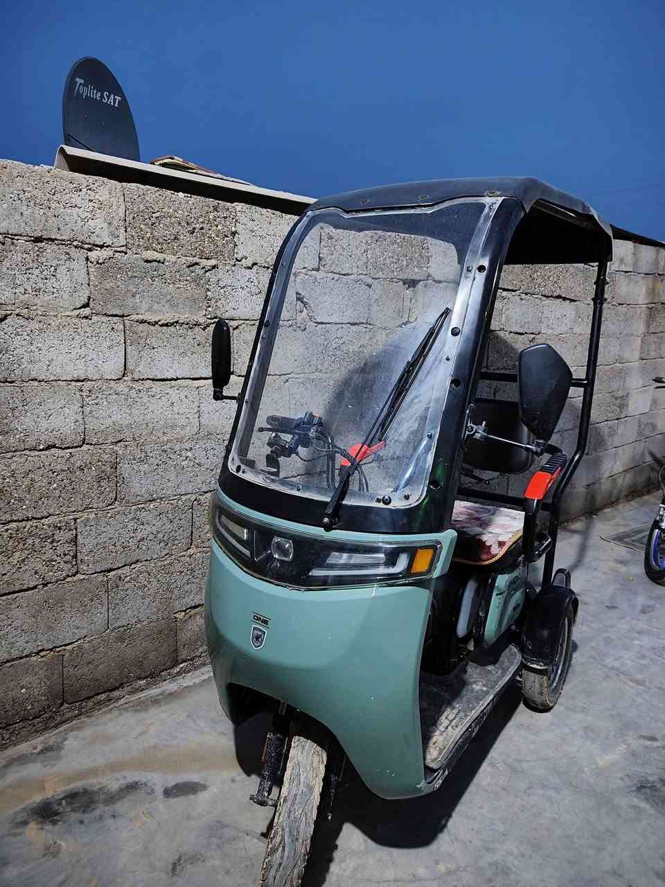 سلام عليكم دراجه شحن للبيع السعر 650 قفل العنوان العزيزيه ***********
