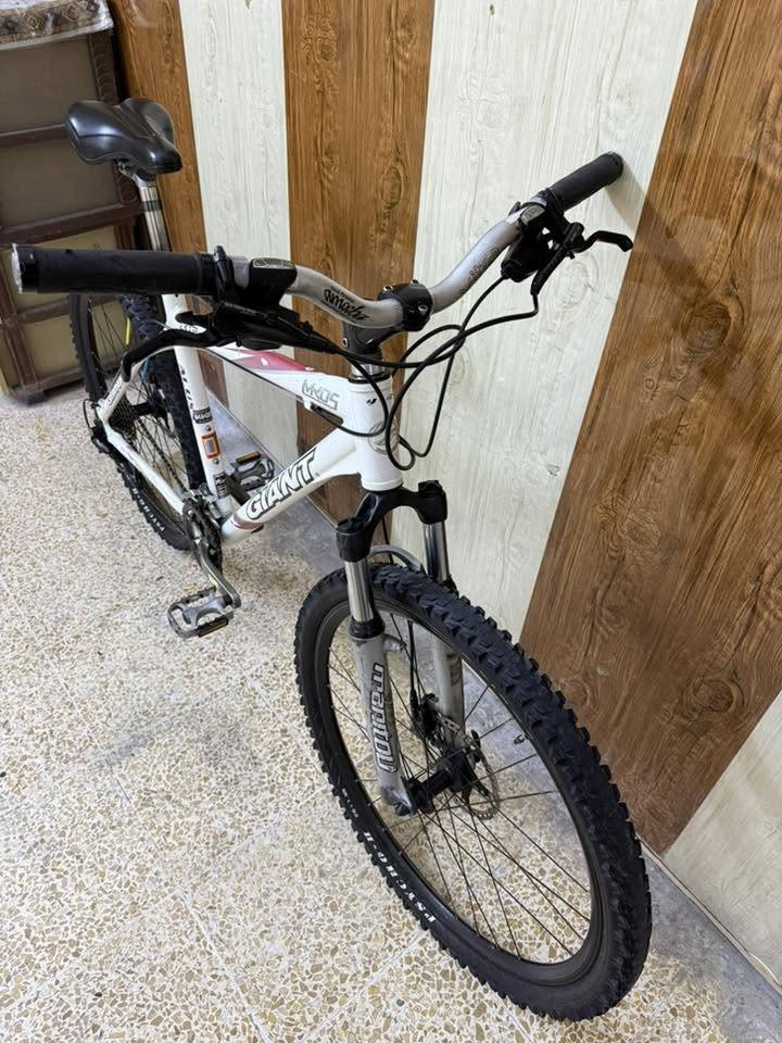 دراجة هوائية GIANT  (Xtc)850

قياس 26 

المعدن ألمنيوم 

قياس الفريم M مديم 48cm

البريكات هدروليك دسك بريك 

المكينة 3/8

التايرات كتان طخم شريكة TIOGA

عقرب شيمانو ديور 

الدراجة ترهم على طول من (175-190)cm 
مثل ما مكتوب على فريم 

السعر 200 ألف دينار 

عنوان المحل موصل أيمن تقاطع شارع كنيسة الساعة🚴🚴🏻‍♂️

يوجد توصيل 🚚 كافة محافظات العراق 🇮🇶 

☎️***********
📞***********
