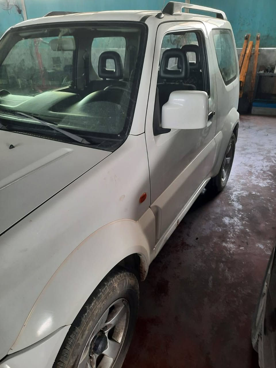 السلام عليكم.. للبيع سازوكي جمني ٢٠١١ رقم بغداد السيارة ٤ سلندر دفع رباعب كير اوتوماتيك، السيارة مكفولة من كل شي عدا طخة براس الجاملغ الامامي اليمين بدون دواخل او ايرباك.. السعر ٨٥ ورقة وبيها مجال. مكاني الانبار. للتواصل ***********
