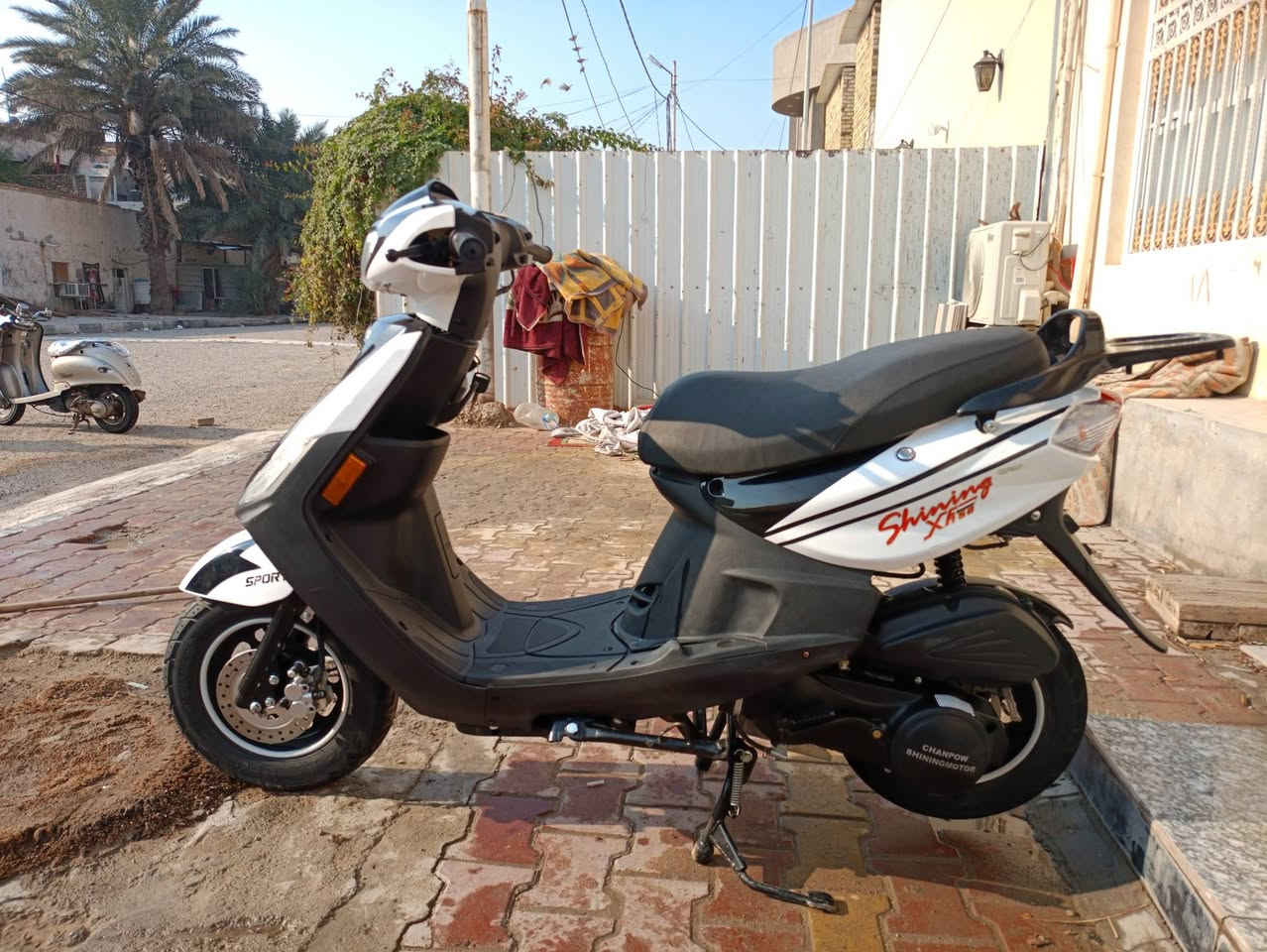 سلام عليكم للبيع دراجه شانك دراجه كفاله من معرض العوادي دراجه جديده كلش ماشيه 3 كيلوات فقط مكينه مامفتوحه عل فحص الدراجه مابيها اي نقص موديل 2025 الدراجه شلعه ومعدل تجي وشوف ابعينك السعر 850 وبيها مجال للطيبين العنوان دوانيه اخصيمه متواجد خاص وعل رقم ***********
