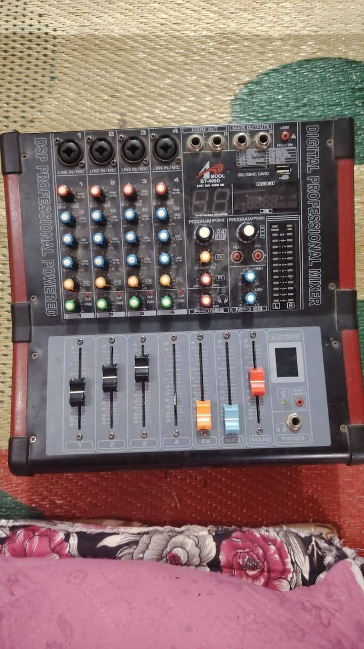 جهاز للبيع
وسماعات و سوفتات وستاندات
***********
