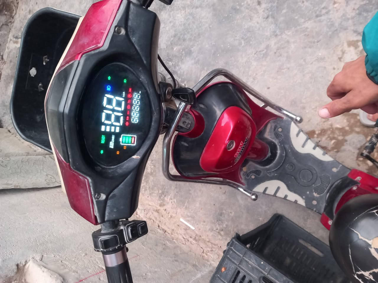 سلام عليكم دراجه شحن للبيع سعر 250 مكاني نجف مناذره ***********
