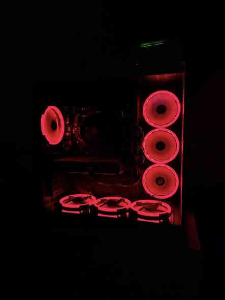 للبيع. الpc و الشاشه و كافة الملحقات الموجوده 
المكان بابل 
*********** واتساب
