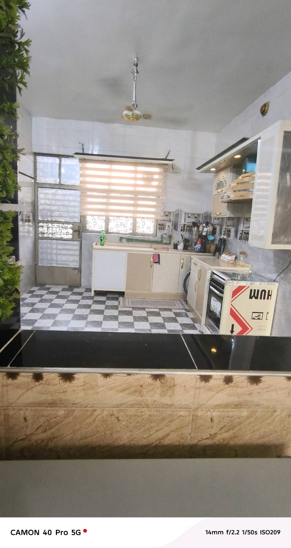 مشتمل مربع ركن طابق واحد منطقه الحسينيه مربع المخابرات قريب جدا من الشارع العام منطقة كامله خدمات مدراس ابتدائيه متوسطة واعدادية ولد وبنات تبليط مي كهرباء مجاري السعر 88 وبي مجال اتصال واستاب 