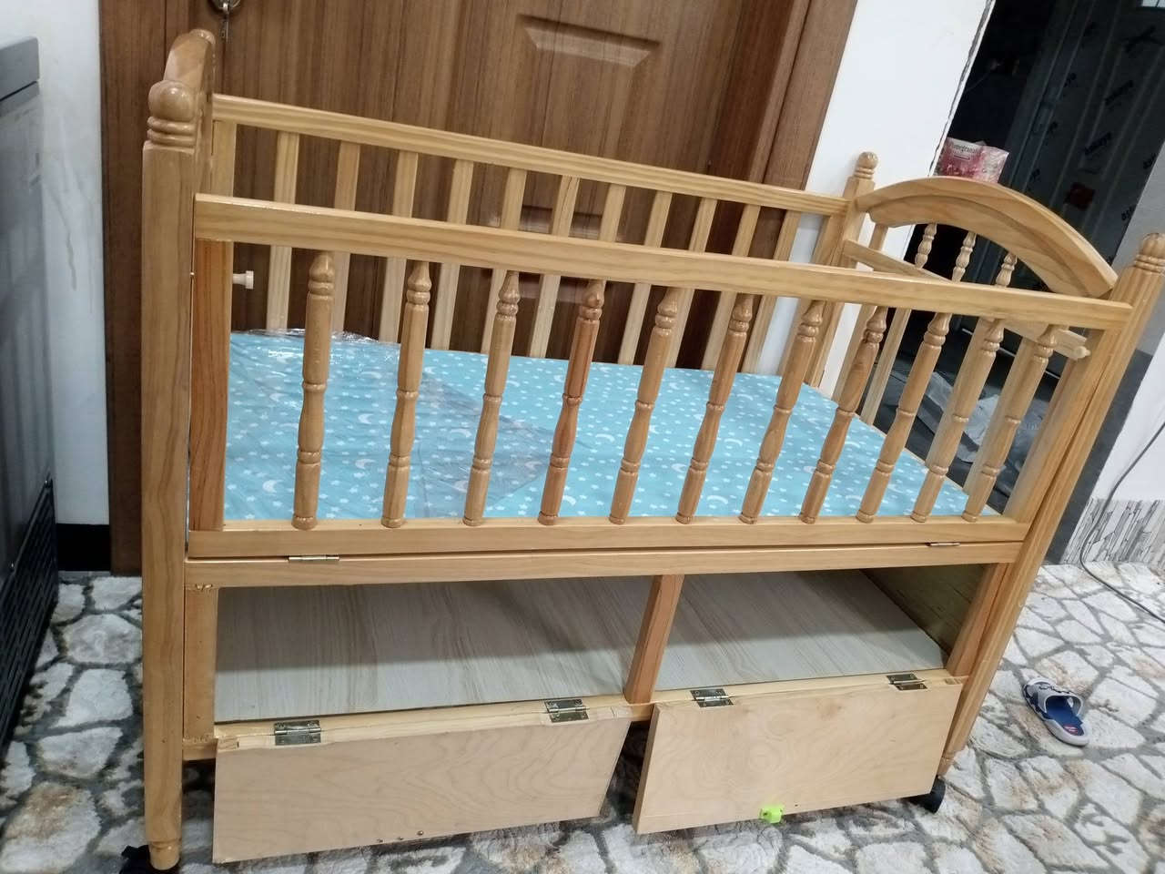 السلام عليكم
تخت مال طفل للبيع السعر 60 ألف 
الطول 120 سم والعرض 60 سم


**إذا كنت صاحب هذا الإعلان وتريد حذفه لأي سبب، رجاءا أرسل رسالة إلى الدعم الفني**