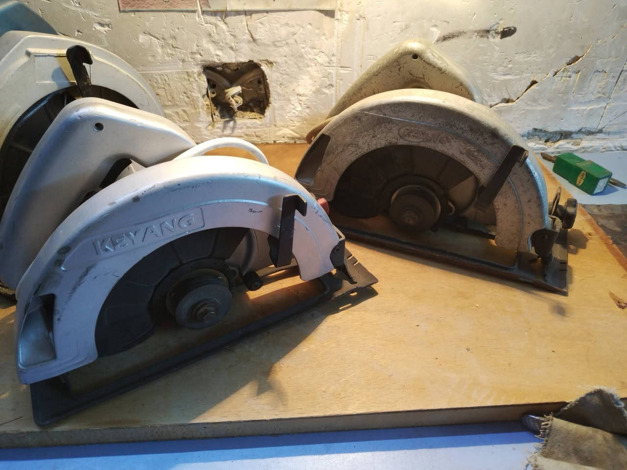 7 انج 
الاسعار من 35 إلى 60 
اسأل اجاوبك بالتعليقات او على الخاص


**إذا كنت صاحب هذا الإعلان وتريد حذفه لأي سبب، رجاءا أرسل رسالة إلى الدعم الفني**