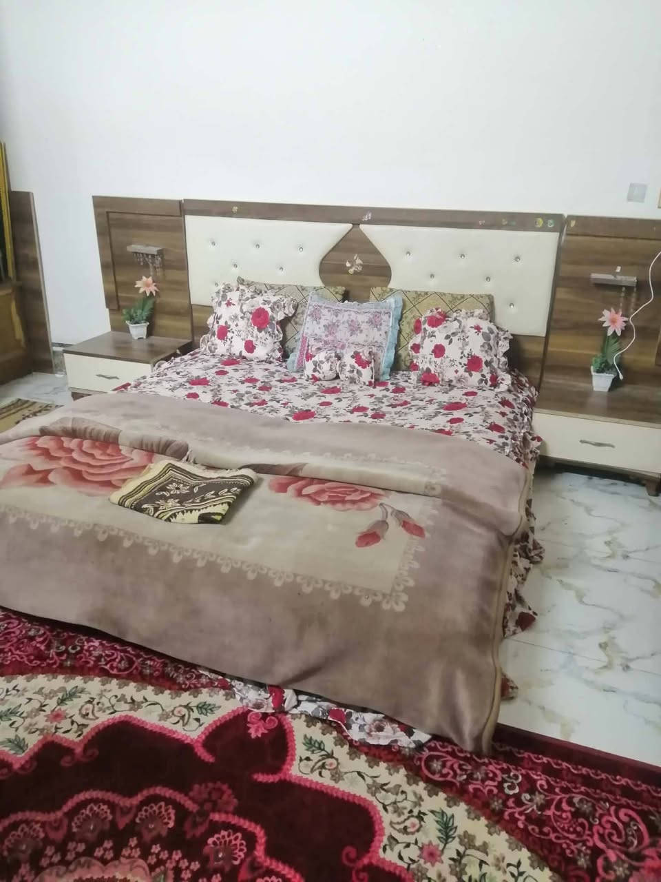 السلام عليكم غرفه نوم للبيع 250وبيه مجال رقم التواصل ***********
