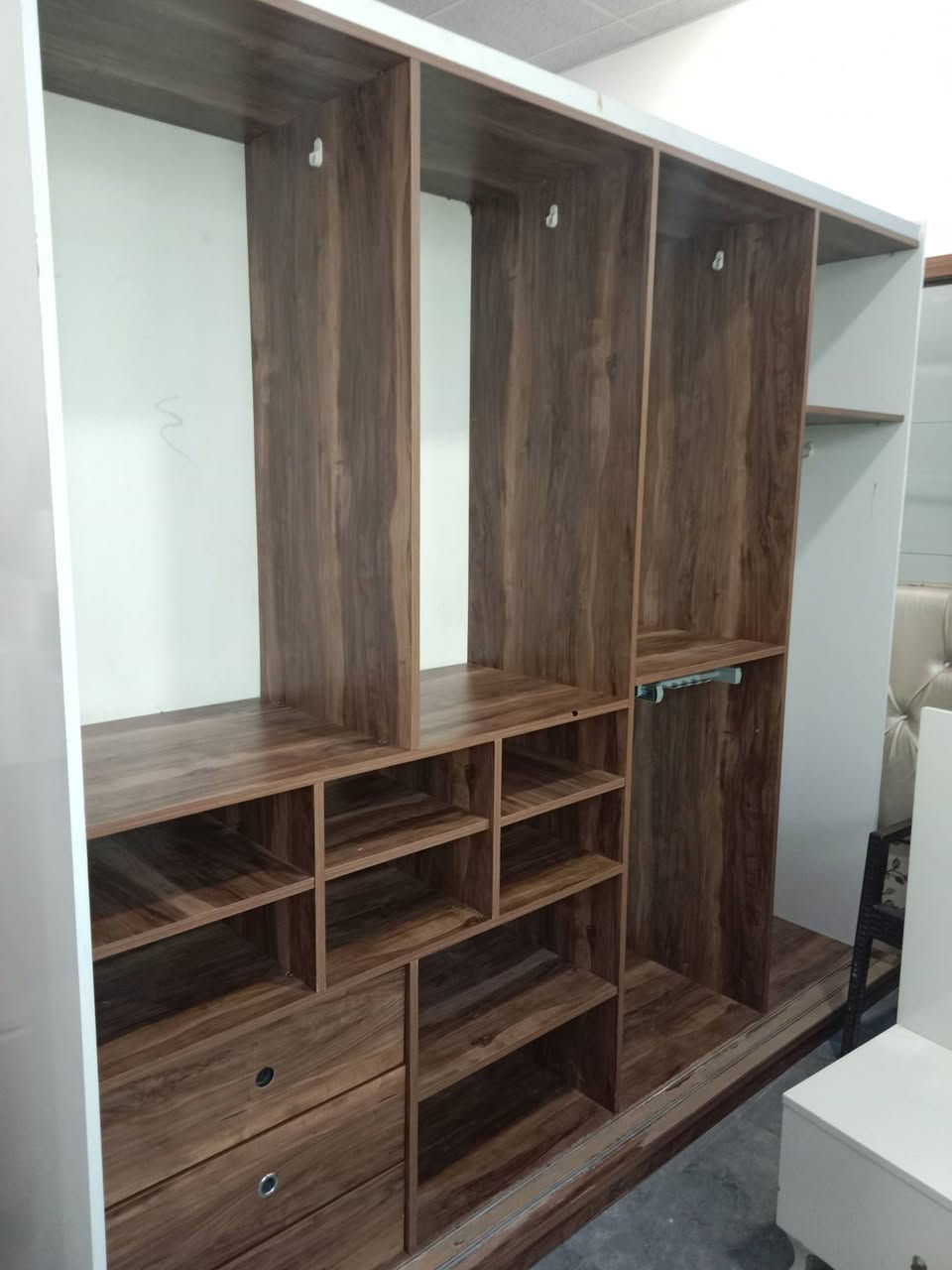 غرفة نوم للبيع مع شد ونقل ودوشك سعر 400 للتواصل ***********
