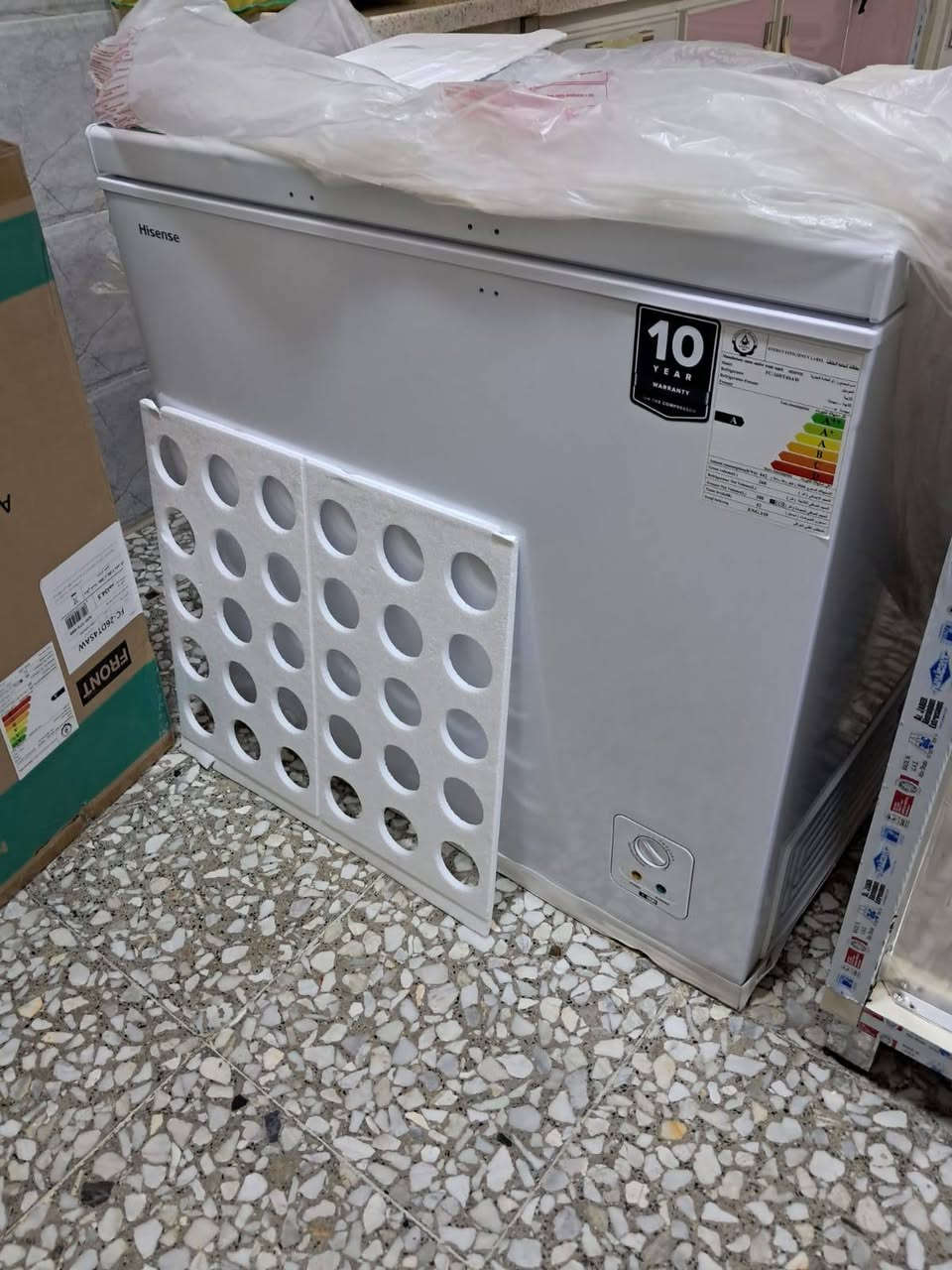 السلام عليكم عدي مجمده بعد جديد مستخدمه بس يومين 10 قدم سعر 330 العنوان بغداد شعله شارع ابو دهن رقم ***********
