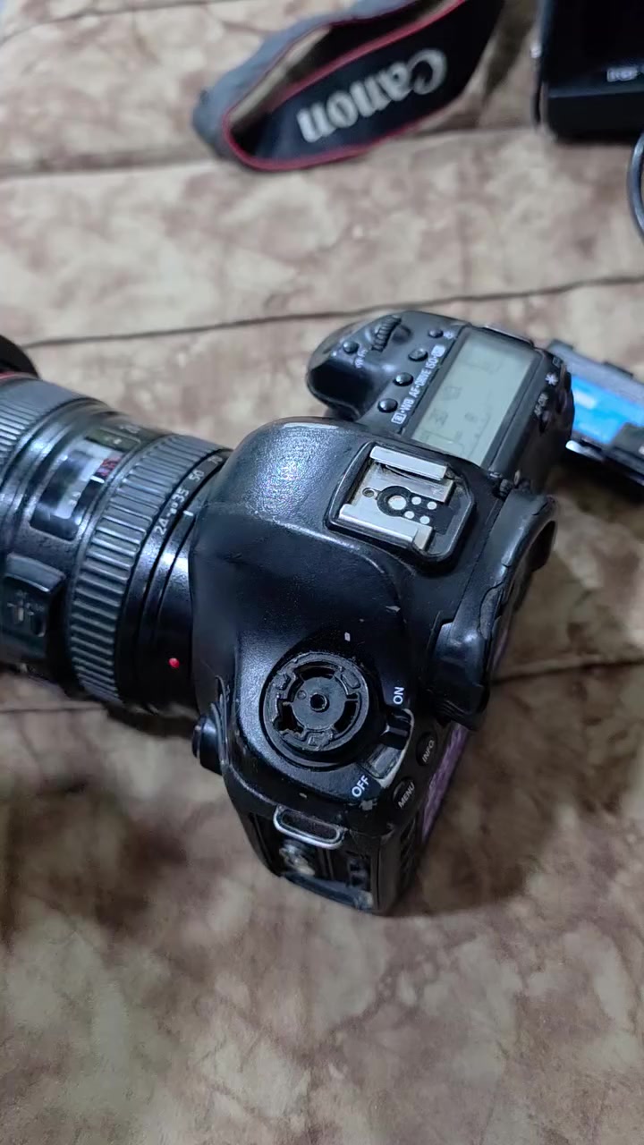 كانون 5Dlll مع عدستها شترها 90k نضافتها مثل ماواضح وياها كرب وشاشه وبطاريتين وشاحنه وحزام سعر 650 ومراوس


**إذا كنت صاحب هذا الإعلان وتريد حذفه لأي سبب، رجاءا أرسل رسالة إلى الدعم الفني**