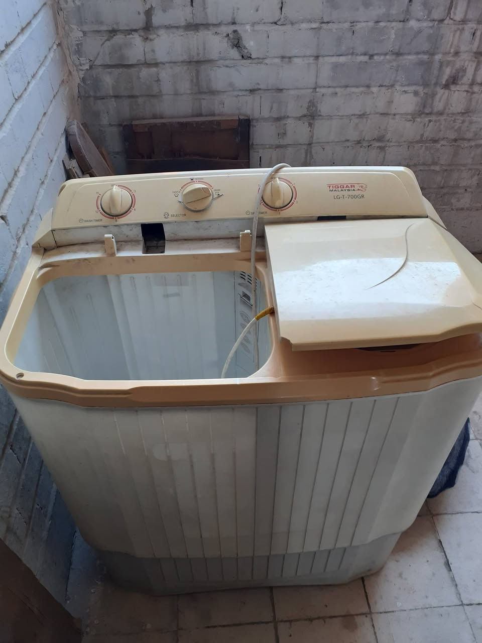 غساله شغاله  بس مكان الماي ما يخرج اي عاطل  السعر
٢٠  العصر والغسل شغال


**إذا كنت صاحب هذا الإعلان وتريد حذفه لأي سبب، رجاءا أرسل رسالة إلى الدعم الفني**