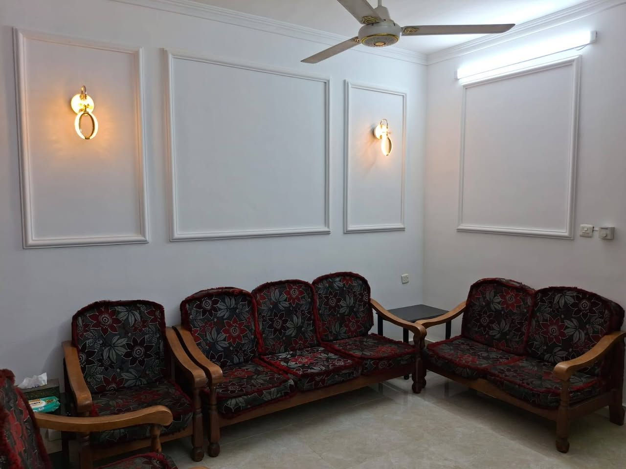 دار للبيع في منطقه الدوره الطعمه مساحه ١٢٥ متر الشارع التجاري خلف مكتبه القريشي  للاستفسار الاتصال على الرقم 
***********
