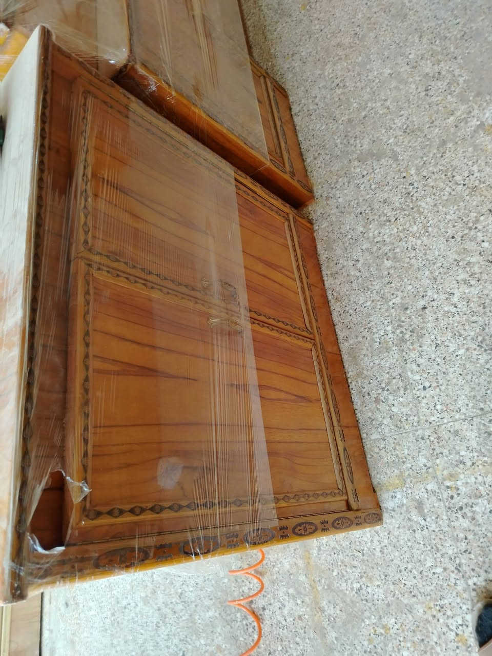 غرفة نوم ٦باب طابقين صاج السعر ٧٥٠ الف العنوان بعقوبة كاطون شارع أبو رباح مجاور مرطبات السيد *********** مزاد ابو كرار الغريباوي
