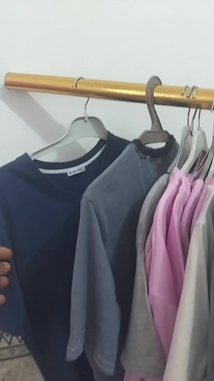 قطع باله كميه قليله  قمصان وبديات نظيفه كلش قمصان بيض حجم جبير قماشه فد شي  بلاش الي يريد  يراسلني على رقمي ***********
