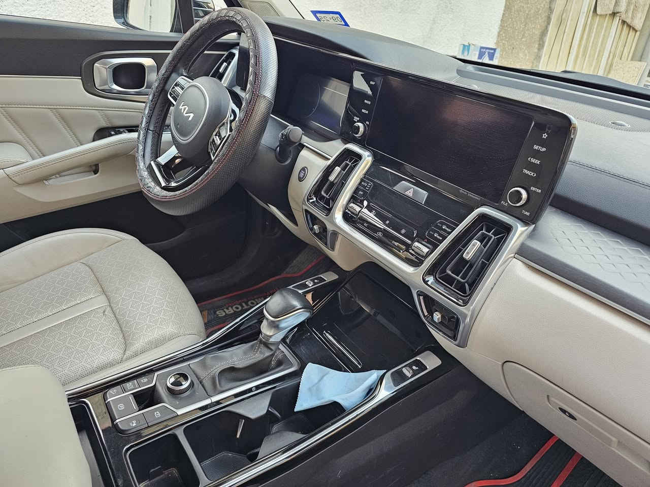 سورنتو موديل ٢٣ الفئة SX 
رقم بغداد
السعر ٢٣٠
***********
بدون صبغ تبديل البنيد وجاملغ نفس لون .
