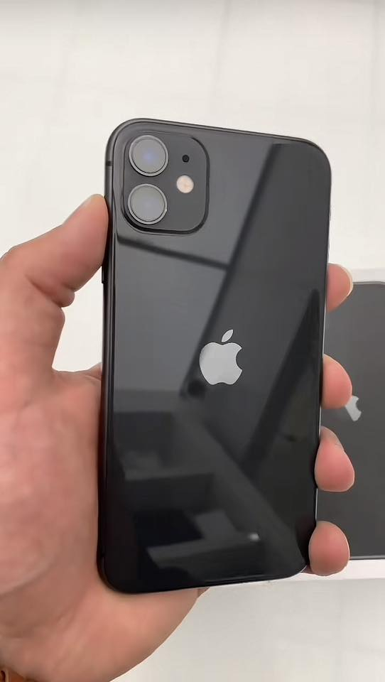 السلام عليكم 
للبيع ايفون 11عادي بطاريه 93
الذاكره 128 جهاز ماا مبدل بي اي شي 
وضع شركه 
للتواصل ***********
