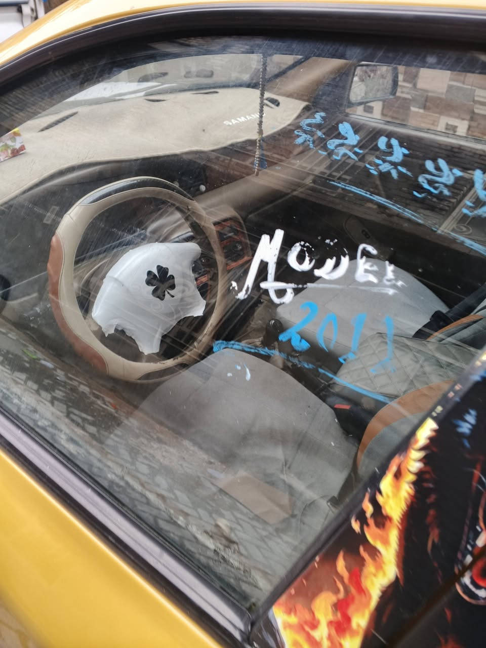 سلام عليكم سمند 2011 سيارة حلوة خيار من الله مكينة كير جددد بيهه مكان صبغ سعر 32 رقم ***********
