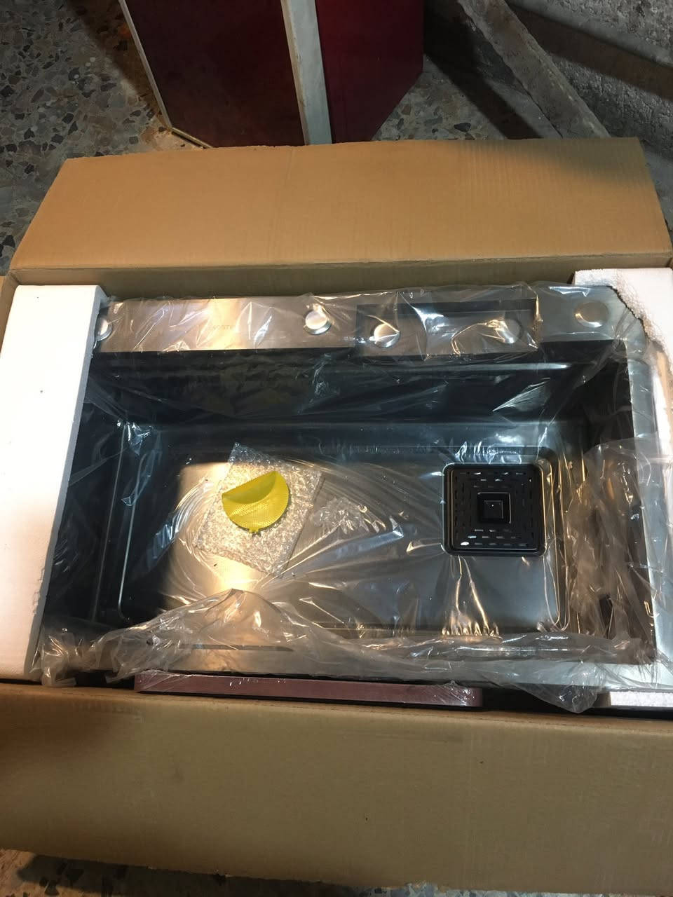 السلام عليكم سنك بعده جديد ممفتوح كامل محتوياته السعر ١٥٠ مشتري ١٥٠ دولار مكان حي الجهاد الرقم ***********
