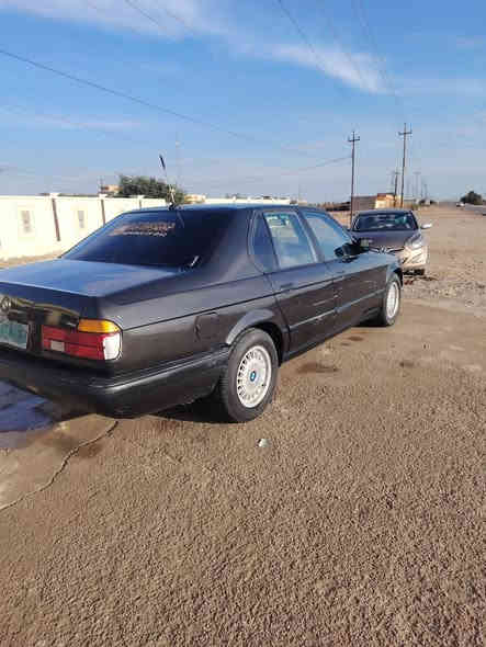 السلام عليكم بيم حجم 735 رقم نينوى سنوية بيضة ابيع حبل بدون تحويل فقط مكفولة كير ومحرك شرط صدر خلفي وامامي جديد تخم تاير أربعة جديد مسجل وأربع سماعات شغال كهربيات كلهة شغالة كشر وقرفة جديد داخل حيل حلو كير اوتو سيارة جاهزة السعر ٢٥ ورقة وبيهة مجال مكان السيارة العلم قريت الربيضة ***********) *********** مراوس حسب القناعة
