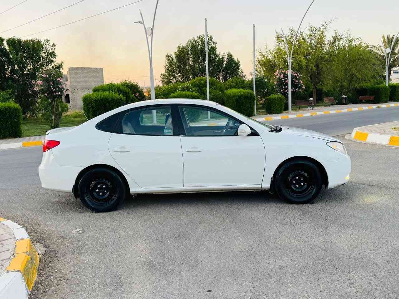 السلام عليكم النترا خليجي سياره حلو نضيفه موديل ٢٠١٠
مكينه/كيري/صدر/تبريد/كله شرط 
رقم سلمانيه دولي هزه جديد رقم جديد 
سياره بيه صبغ بونيد ول جاملغ وبيه شويه بل بطانه فقط مكينه شرط مكان سياره تكريت سعر ٨٨ وبيه مجال للطيبين رقم ***********
