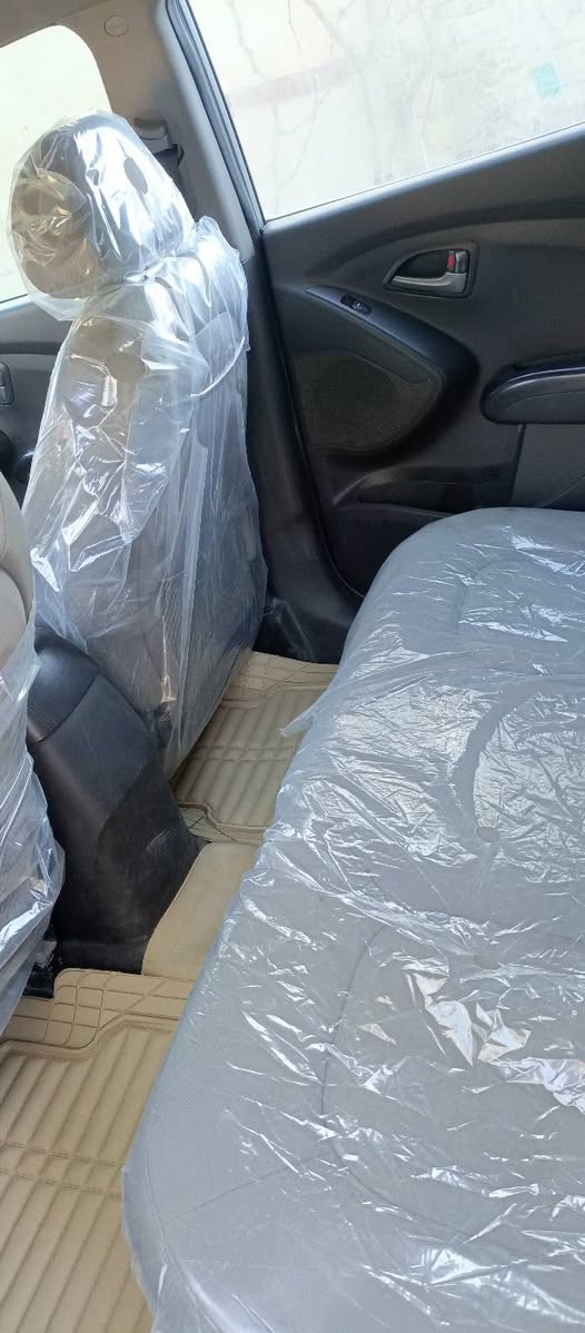 توسان امريكي  موديل 2014
بيه ثلاث قطع صبغ جاملغات ثنين وبنيد وبيه بارد شبر في بدايه القماره 

محرك 2000 

تحكم ستيرن 

رقم بغداد الدولي بااسمي 

رقم صاحب السياره ***********
