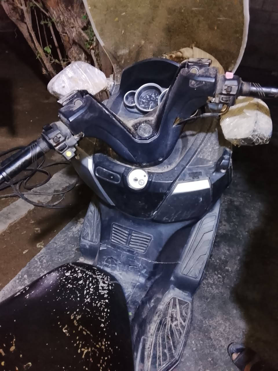 سلام عليكم
Joysym 125
ممشى 8000-    محرك 9000 RPM
رقم وسنوية تحويل ثاني يوم 
محرك ما مفتوح 125cc
وارد تايوان بعدها بلادي 
سعر 14 ورقة وبي مجال
هذا رقمي وبي واتساب-***********
