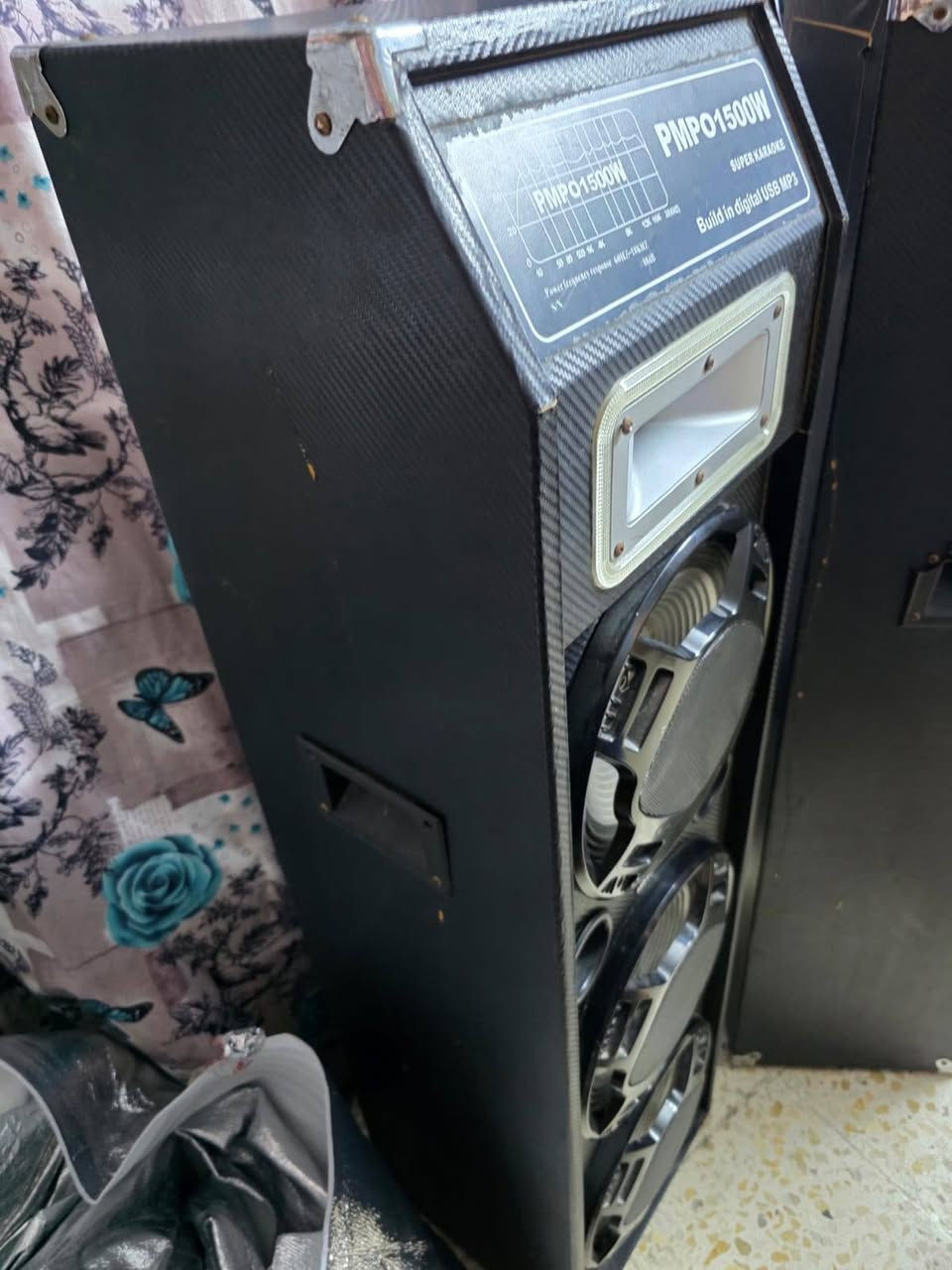 السلام عليكم سماعات بلوتوث شغالات نضيفات صوت عالي استريو عل فحص سعرهن 125الف مكاني بغداد الهاتف ***********
